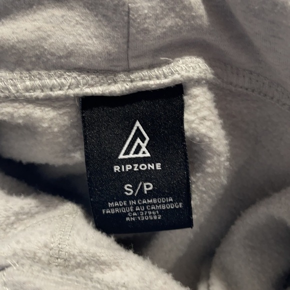 Rip Zone Hoodie Size S 🥰🥰 - Picture 4 of 4